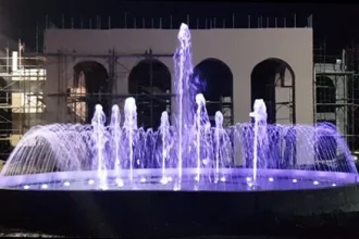 fântâni arteziene moderne România, fântâni arteziene cu lumini LED, fântână arteziană muzicală, producător fântâni arteziene SAGA, fântâni arteziene urbane, amenajări grădini cu fântâni arteziene