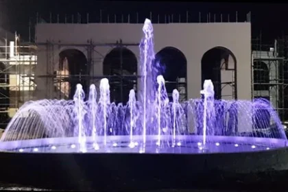 fântâni arteziene moderne România, fântâni arteziene cu lumini LED, fântână arteziană muzicală, producător fântâni arteziene SAGA, fântâni arteziene urbane, amenajări grădini cu fântâni arteziene