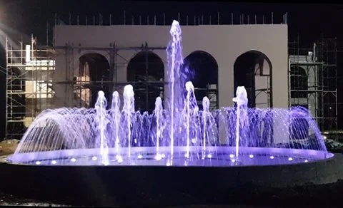 fântâni arteziene moderne România, fântâni arteziene cu lumini LED, fântână arteziană muzicală, producător fântâni arteziene SAGA, fântâni arteziene urbane, amenajări grădini cu fântâni arteziene